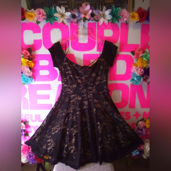 #085👉🏼Women's/Teens Black Lace Material Dress/w3LayerSlips - Picture 4 of 7